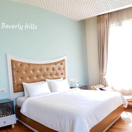 Nakhonratchasima The Beverly Hills Hotel מראה חיצוני תמונה