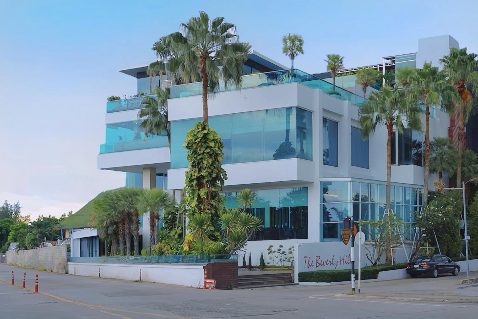Nakhonratchasima The Beverly Hills Hotel מראה חיצוני תמונה