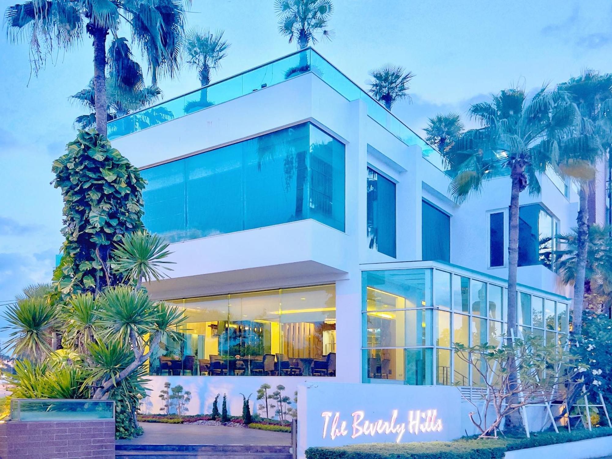 Nakhonratchasima The Beverly Hills Hotel מראה חיצוני תמונה