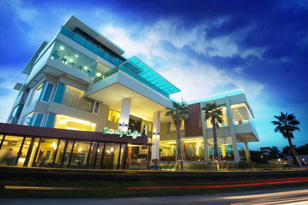 Nakhonratchasima The Beverly Hills Hotel מראה חיצוני תמונה