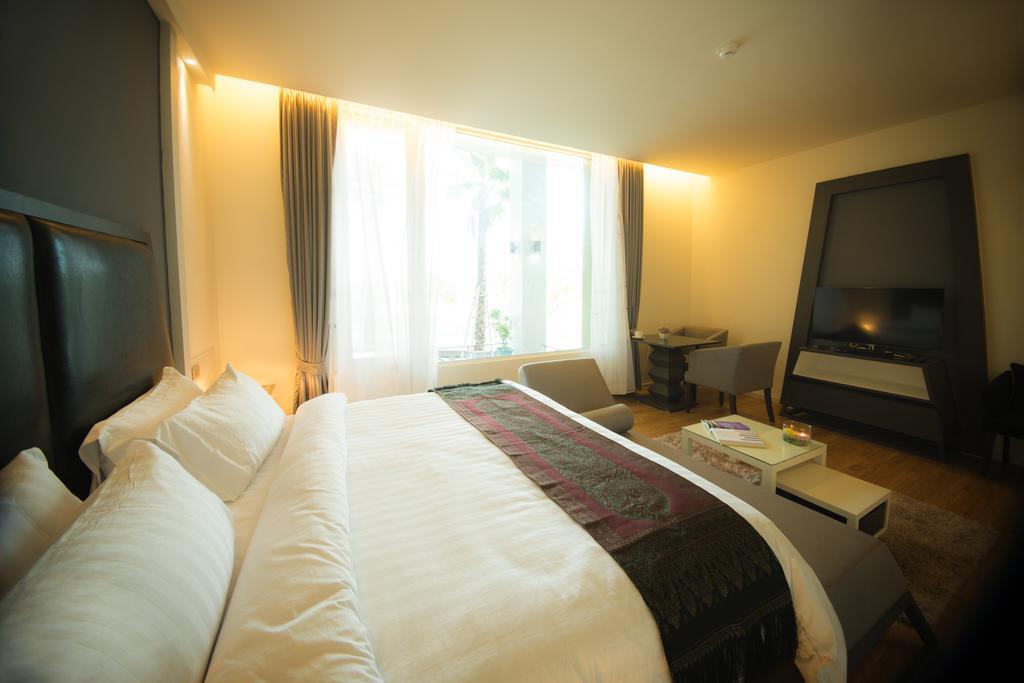 Nakhonratchasima The Beverly Hills Hotel מראה חיצוני תמונה
