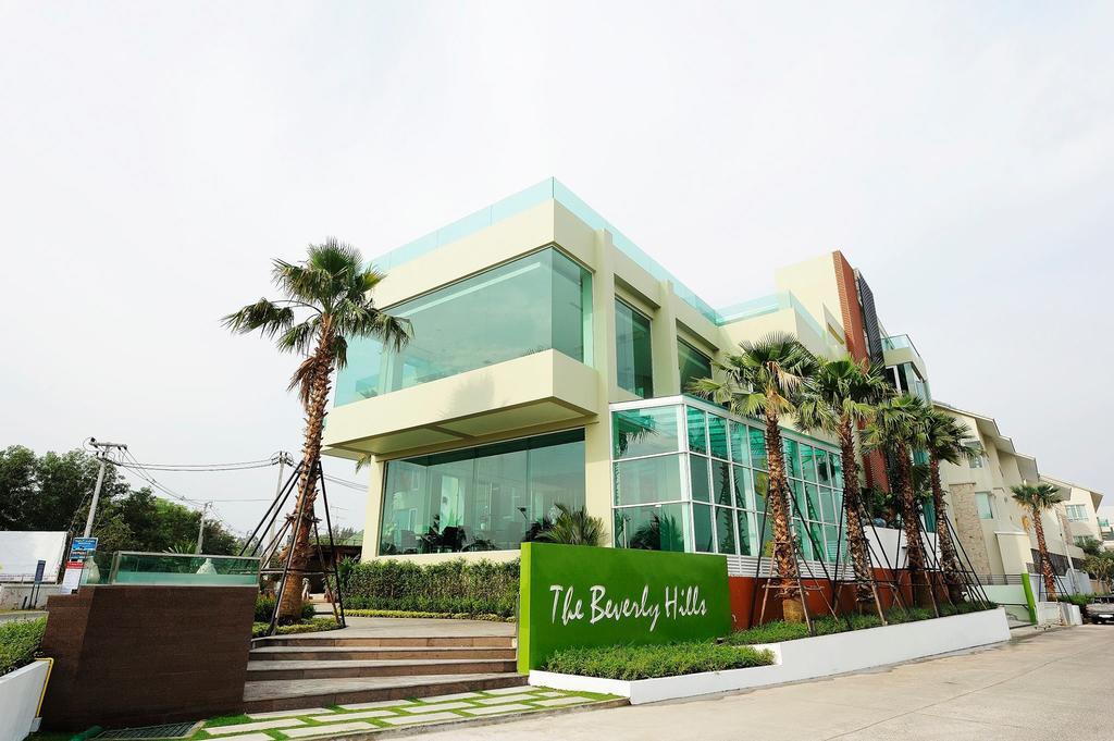 Nakhonratchasima The Beverly Hills Hotel מראה חיצוני תמונה