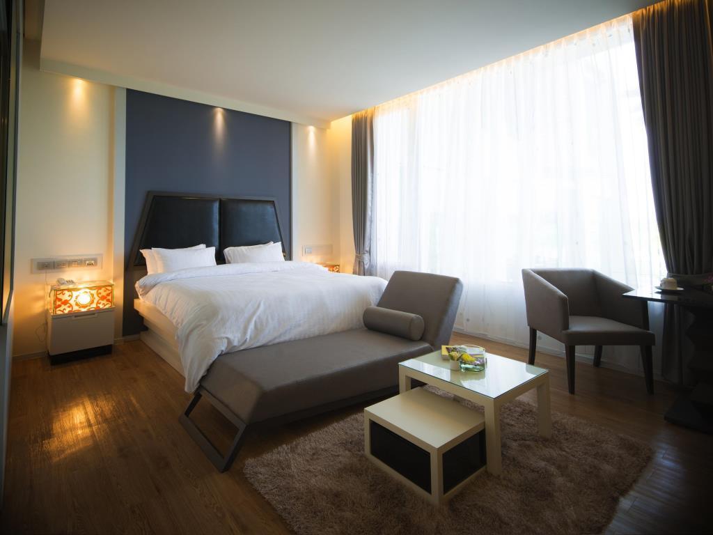 Nakhonratchasima The Beverly Hills Hotel מראה חיצוני תמונה