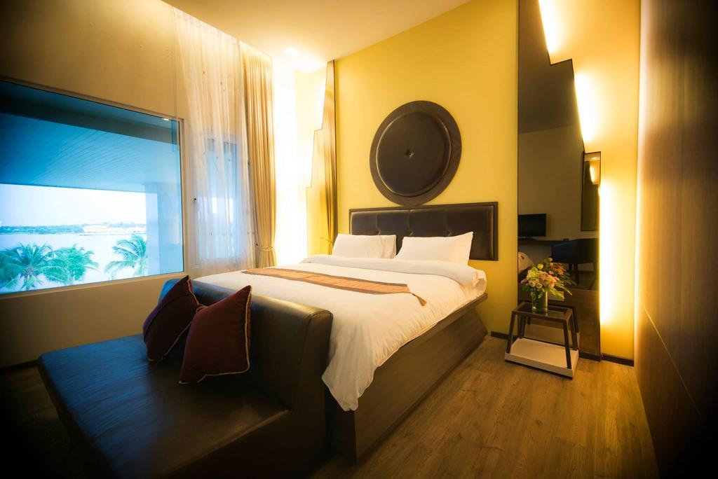 Nakhonratchasima The Beverly Hills Hotel מראה חיצוני תמונה