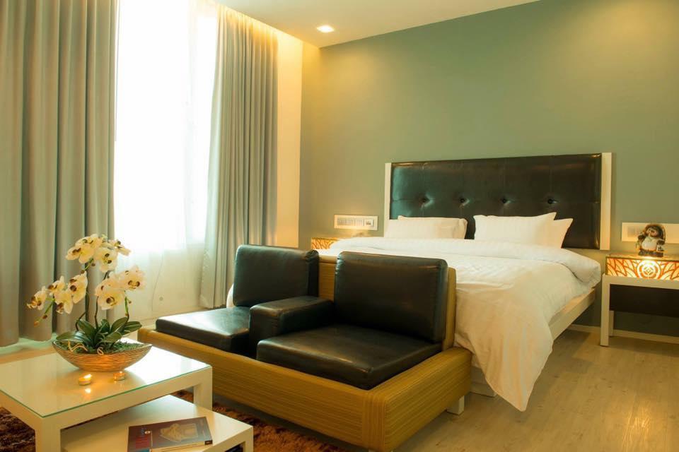 Nakhonratchasima The Beverly Hills Hotel מראה חיצוני תמונה