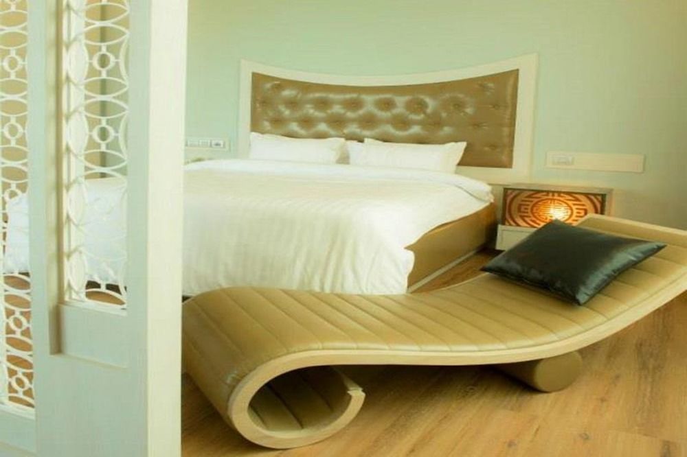 Nakhonratchasima The Beverly Hills Hotel מראה חיצוני תמונה