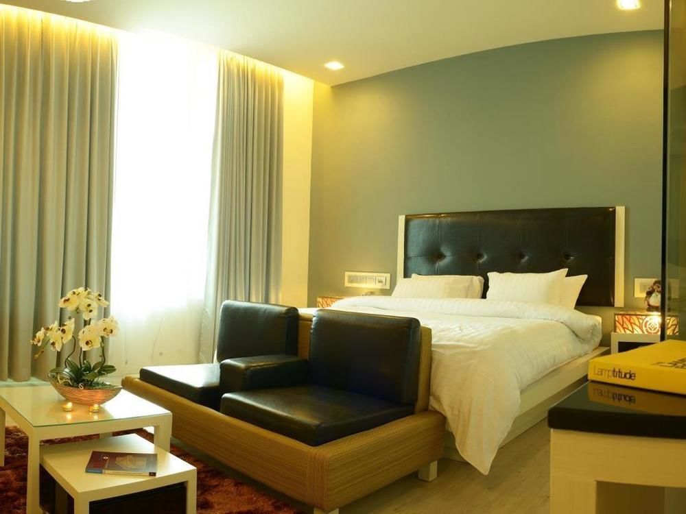 Nakhonratchasima The Beverly Hills Hotel מראה חיצוני תמונה