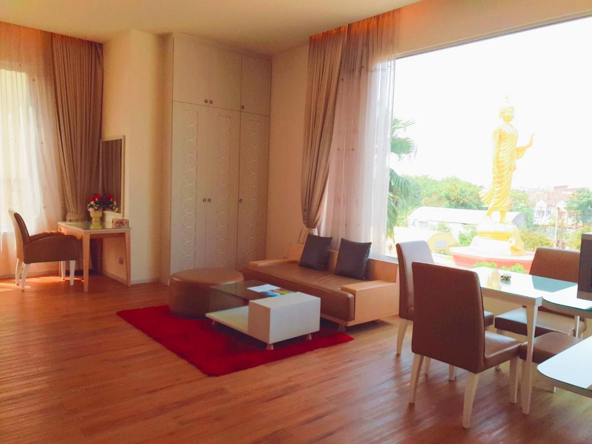 Nakhonratchasima The Beverly Hills Hotel מראה חיצוני תמונה