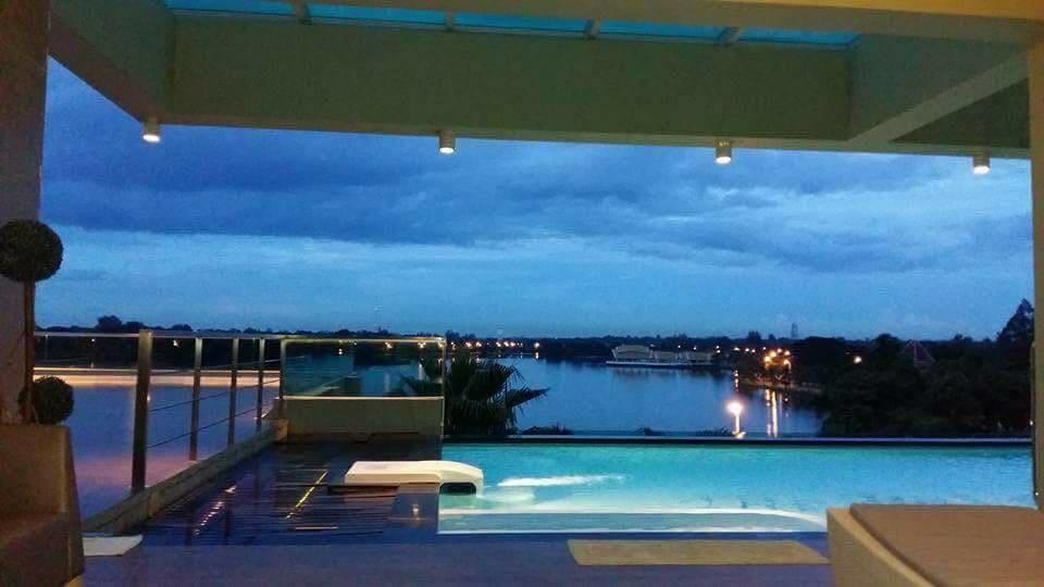 Nakhonratchasima The Beverly Hills Hotel מראה חיצוני תמונה
