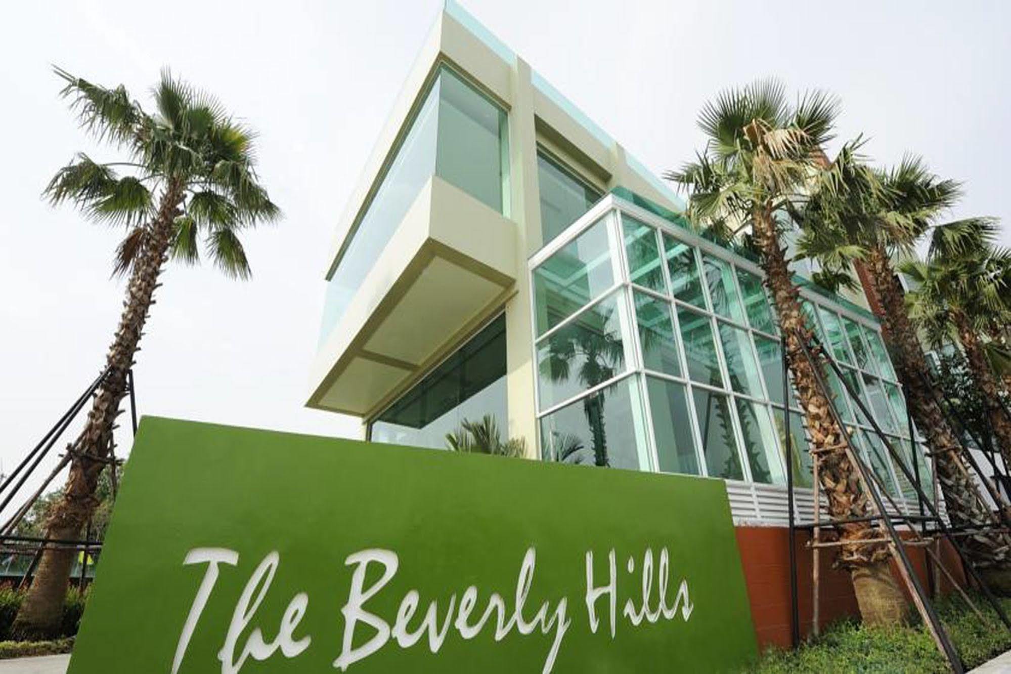 Nakhonratchasima The Beverly Hills Hotel מראה חיצוני תמונה