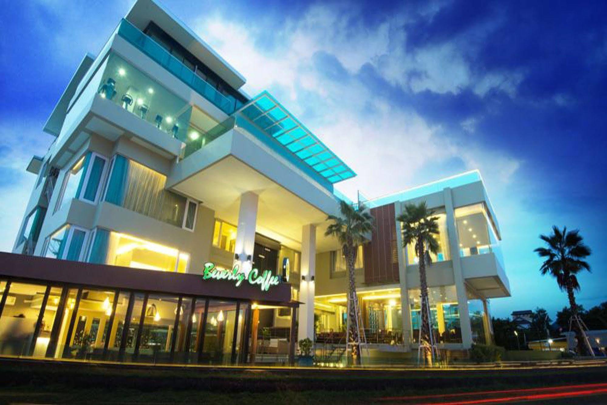 Nakhonratchasima The Beverly Hills Hotel מראה חיצוני תמונה