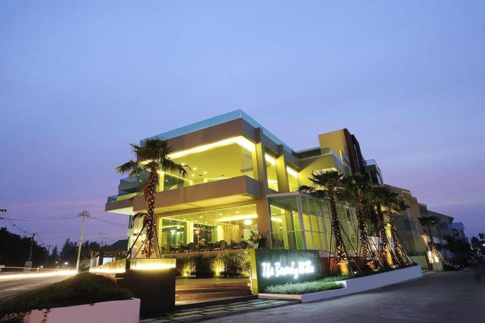Nakhonratchasima The Beverly Hills Hotel מראה חיצוני תמונה