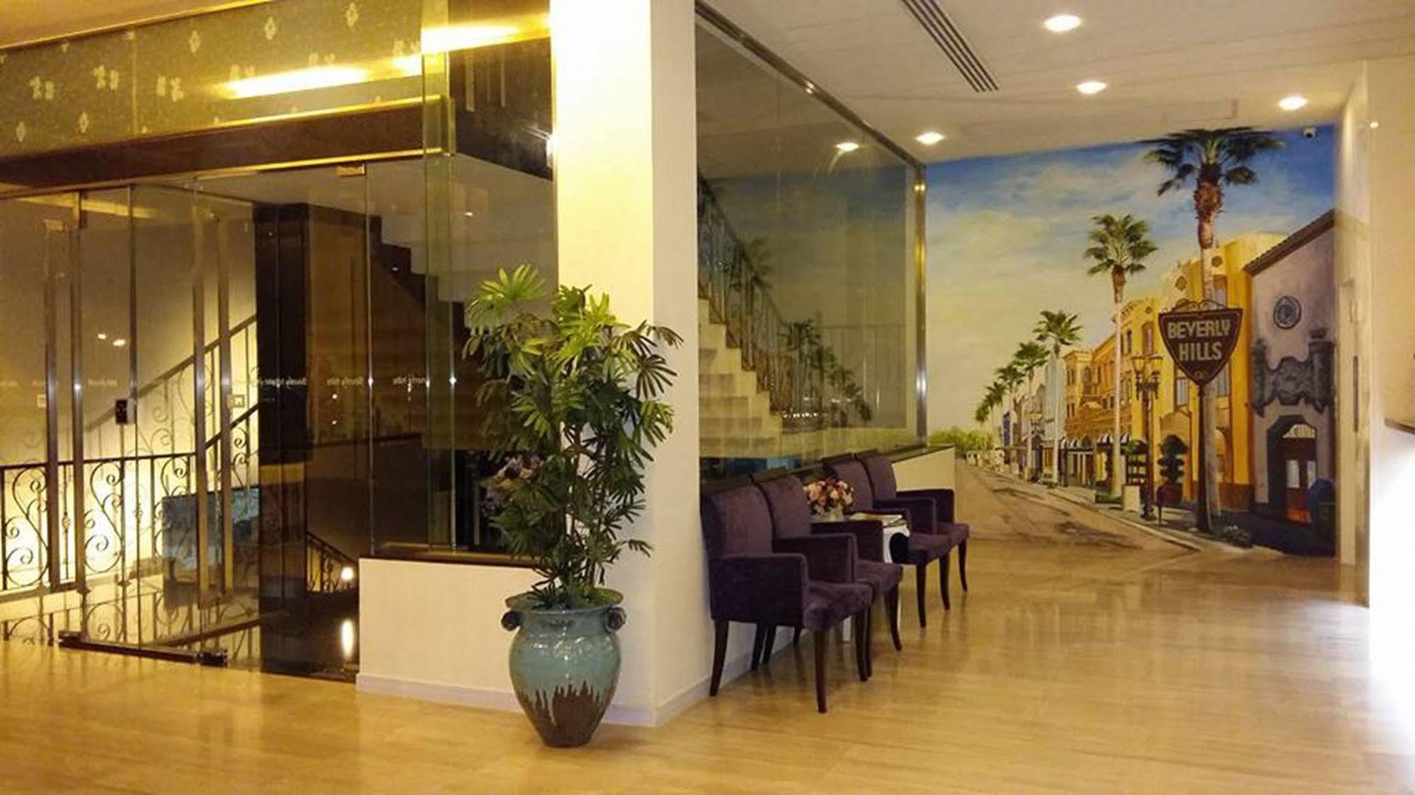 Nakhonratchasima The Beverly Hills Hotel מראה חיצוני תמונה