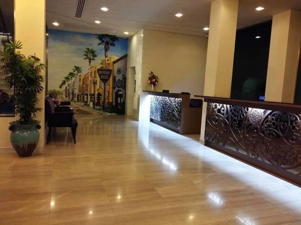 Nakhonratchasima The Beverly Hills Hotel מראה חיצוני תמונה