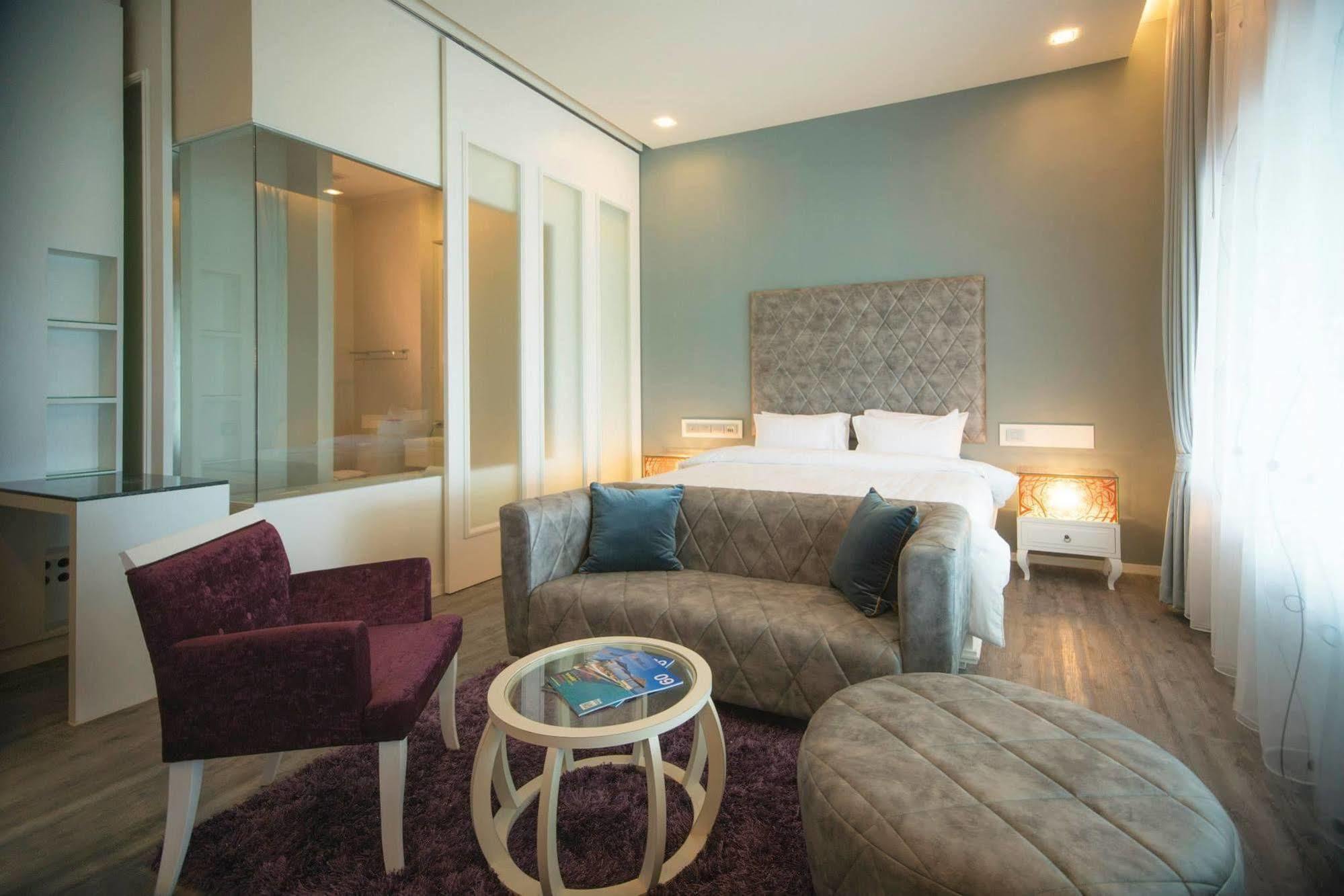 Nakhonratchasima The Beverly Hills Hotel מראה חיצוני תמונה