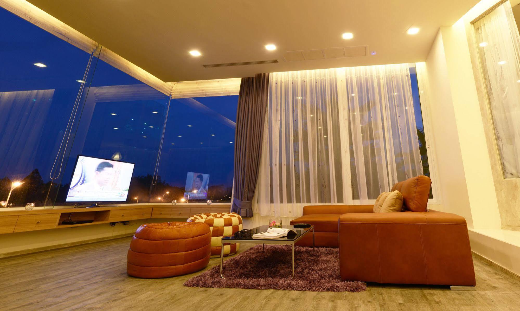 Nakhonratchasima The Beverly Hills Hotel מראה חיצוני תמונה