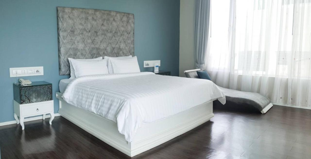 Nakhonratchasima The Beverly Hills Hotel מראה חיצוני תמונה
