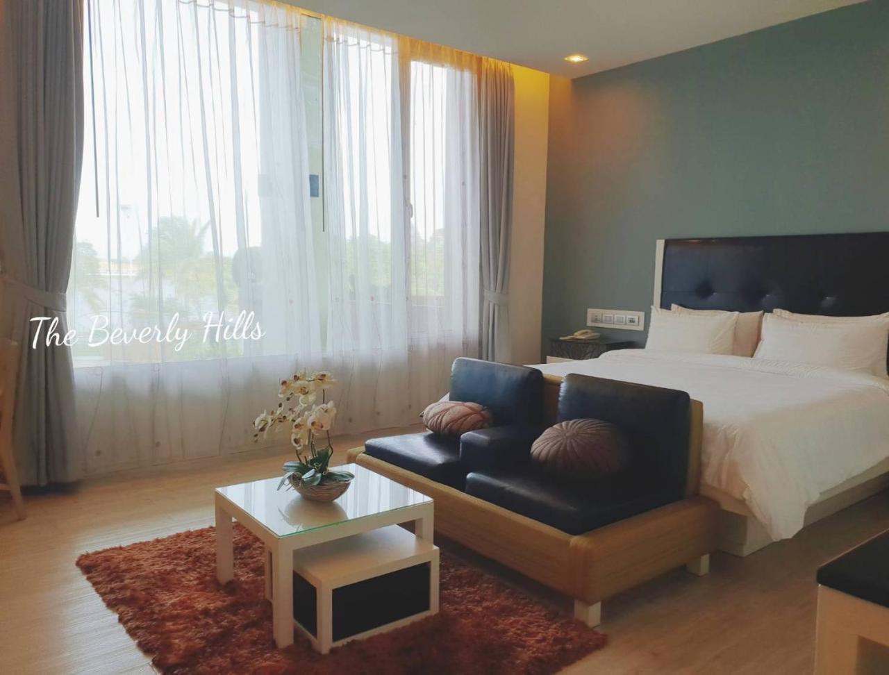 Nakhonratchasima The Beverly Hills Hotel מראה חיצוני תמונה
