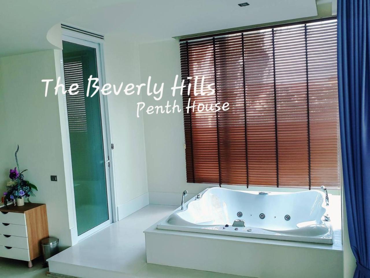 Nakhonratchasima The Beverly Hills Hotel מראה חיצוני תמונה