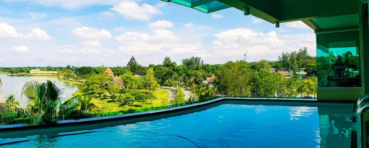 Nakhonratchasima The Beverly Hills Hotel מראה חיצוני תמונה